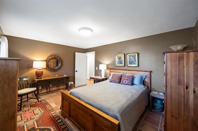 450 Hillcrest Street E, Lake Quivira, KS 66217