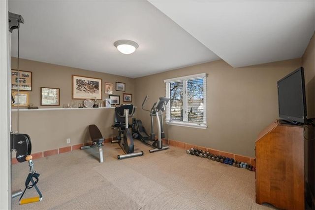 450 Hillcrest Street E, Lake Quivira, KS 66217