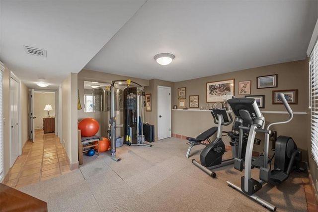 450 Hillcrest Street E, Lake Quivira, KS 66217