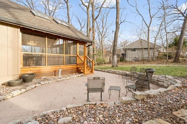 450 Hillcrest Street E, Lake Quivira, KS 66217