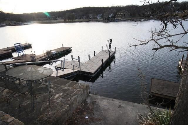 450 Hillcrest Street E, Lake Quivira, KS 66217