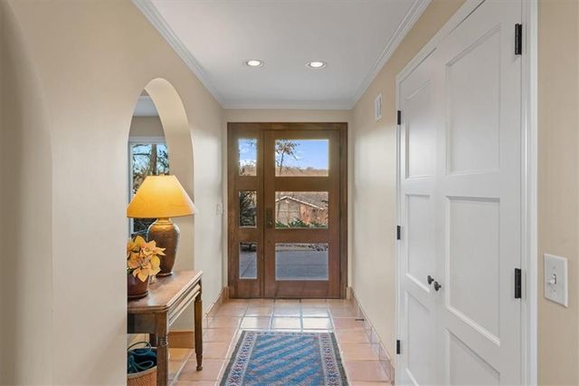 450 Hillcrest Street E, Lake Quivira, KS 66217