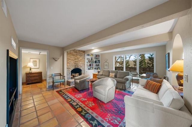 450 Hillcrest Street E, Lake Quivira, KS 66217