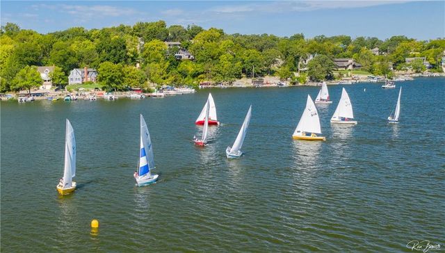 450 Hillcrest Street E, Lake Quivira, KS 66217