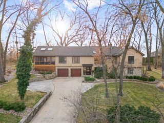 450 Hillcrest Street E, Lake Quivira, KS 66217