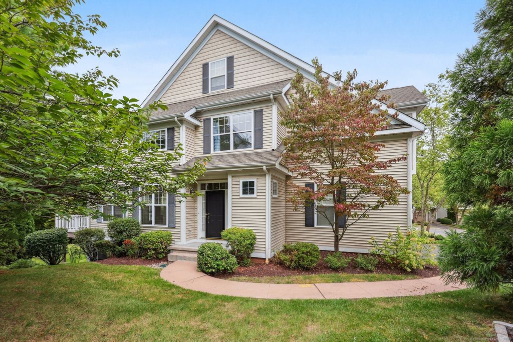60 Goodwin Circle 60, Hartford, CT 06105