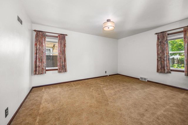 3940 N 80th STREET, Milwaukee, WI 53222
