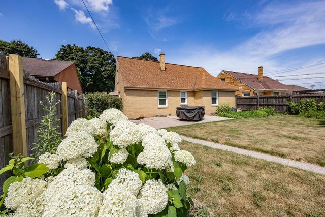 3940 N 80th STREET, Milwaukee, WI 53222
