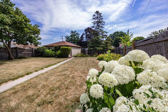 3940 N 80th STREET, Milwaukee, WI 53222