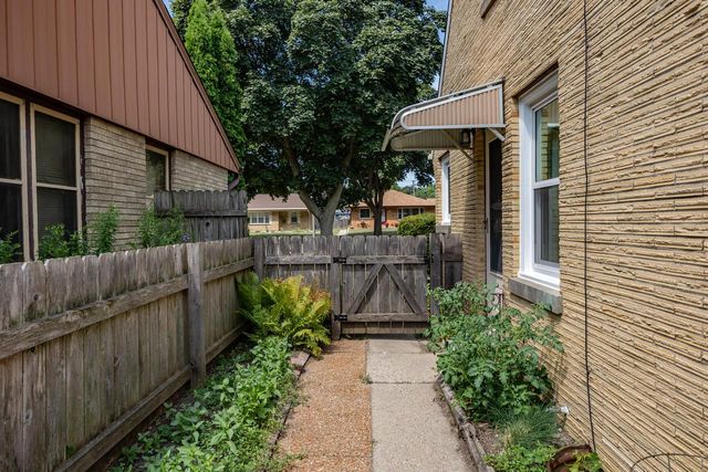 3940 N 80th STREET, Milwaukee, WI 53222