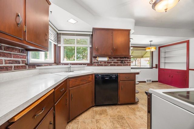 3940 N 80th STREET, Milwaukee, WI 53222