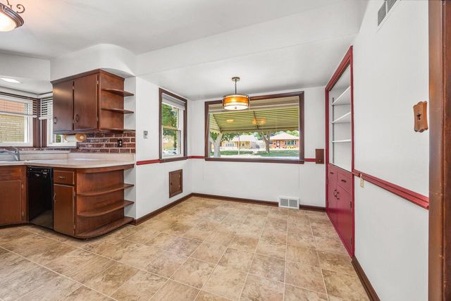 3940 N 80th STREET, Milwaukee, WI 53222