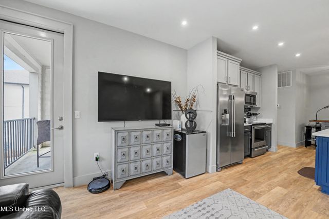 2501 Bienville Boulevard, 127, Ocean Springs, MS 39564