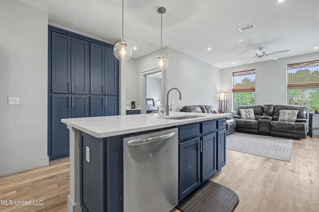 2501 Bienville Boulevard, 127, Ocean Springs, MS 39564