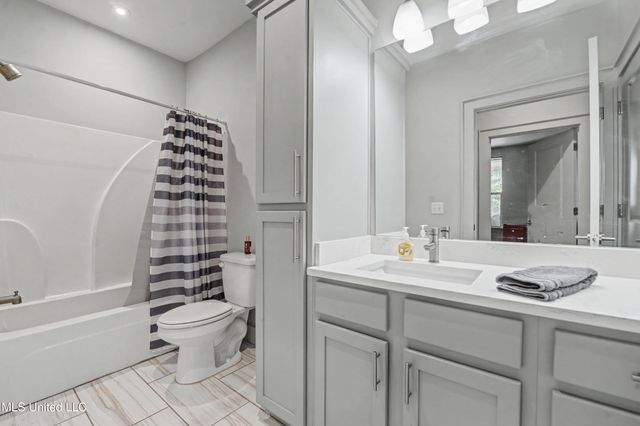 2501 Bienville Boulevard, 127, Ocean Springs, MS 39564