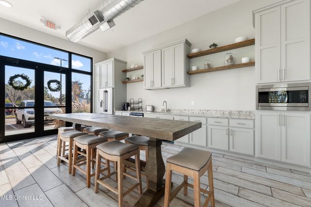 2501 Bienville Boulevard, 127, Ocean Springs, MS 39564