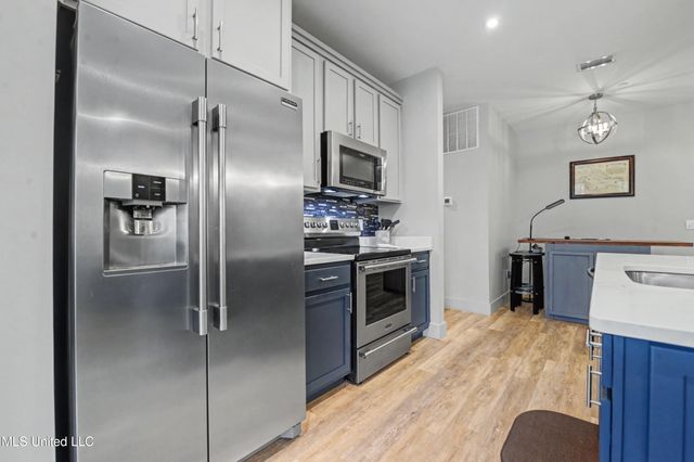 2501 Bienville Boulevard, 127, Ocean Springs, MS 39564