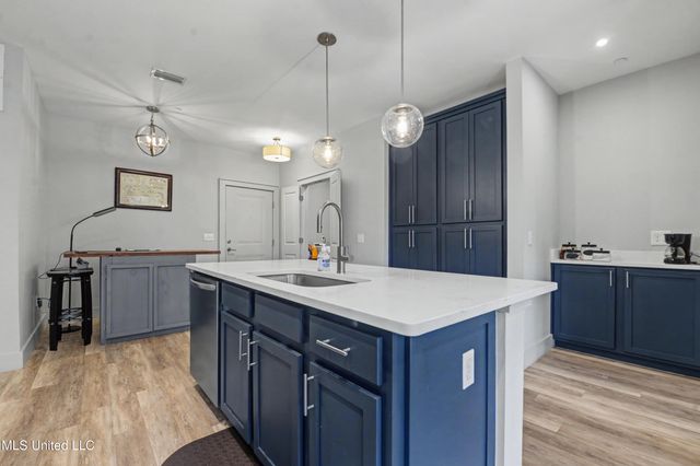 2501 Bienville Boulevard, 127, Ocean Springs, MS 39564