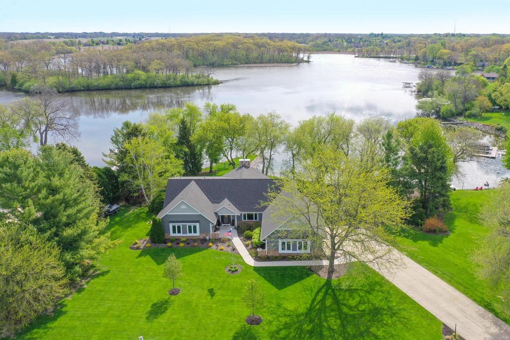 5025 Riverside ROAD, Waterford, WI 53185