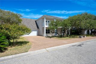 2310 Edgewater Ct, Rockport, TX 78382