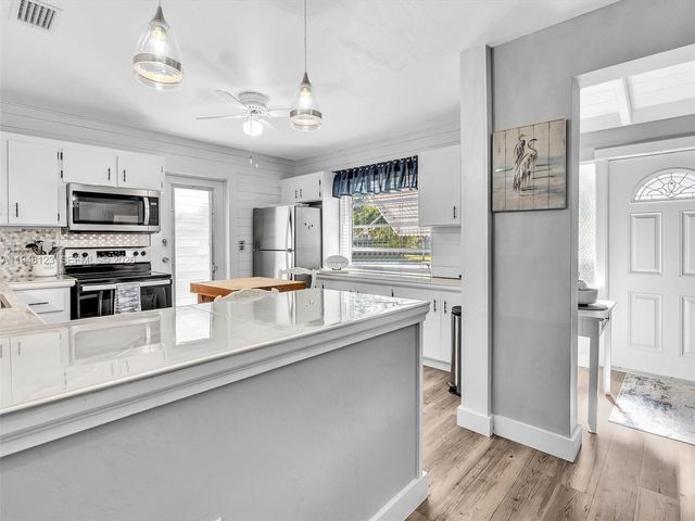 2539 Cleveland St, Hollywood, FL 33020