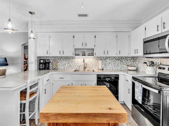 2539 Cleveland St, Hollywood, FL 33020