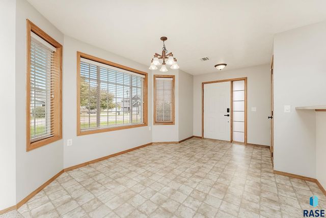 5315 W Boxwood Pl Place, Sioux Falls, SD 57107