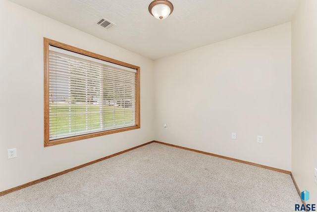 5315 W Boxwood Pl Place, Sioux Falls, SD 57107