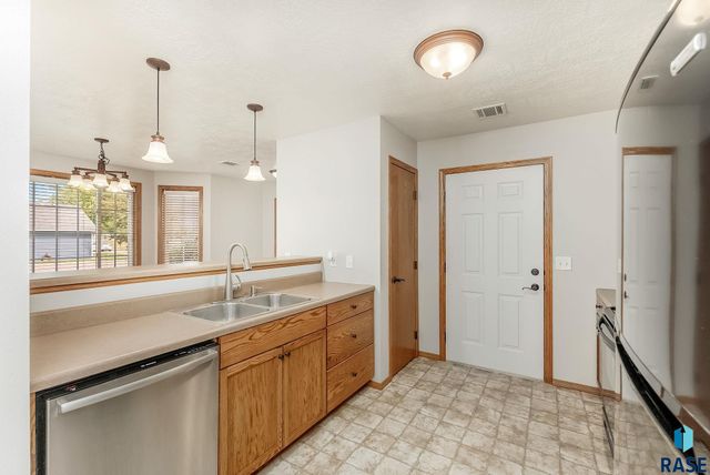 5315 W Boxwood Pl Place, Sioux Falls, SD 57107