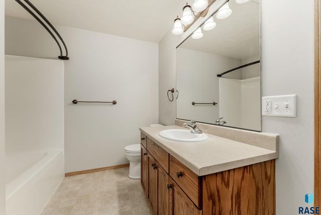 5315 W Boxwood Pl Place, Sioux Falls, SD 57107