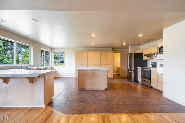 1850 Camp Baker Road, Medford, OR 97501