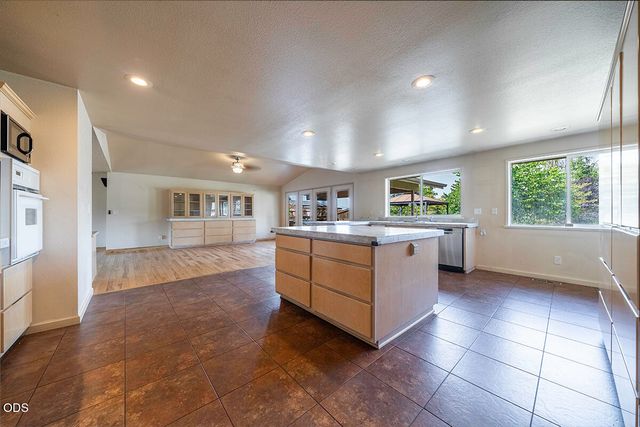 1850 Camp Baker Road, Medford, OR 97501