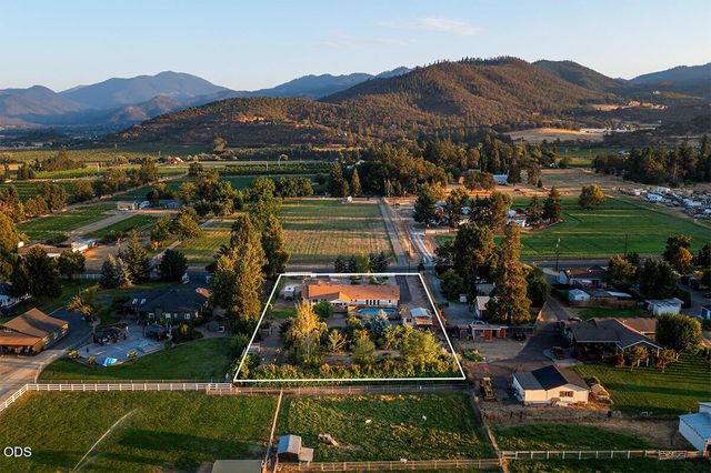 1850 Camp Baker Road, Medford, OR 97501