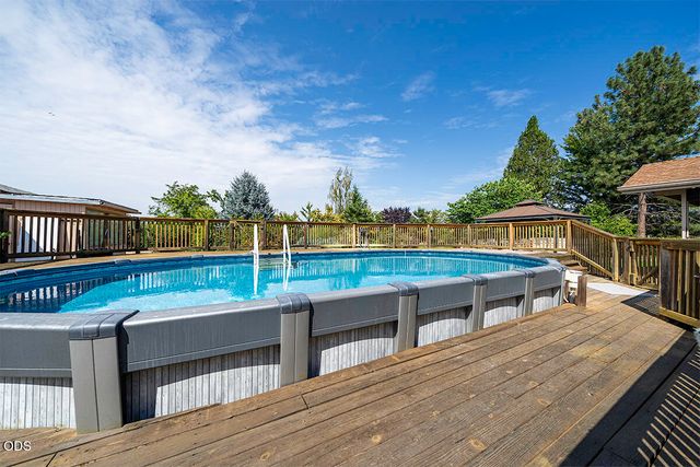 1850 Camp Baker Road, Medford, OR 97501