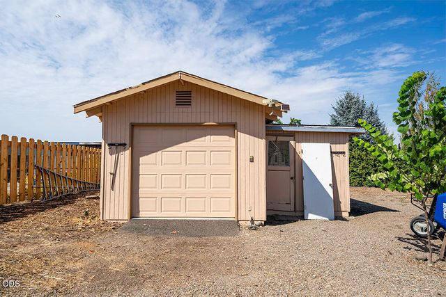 1850 Camp Baker Road, Medford, OR 97501
