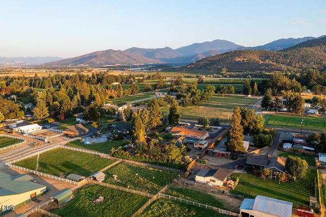 1850 Camp Baker Road, Medford, OR 97501