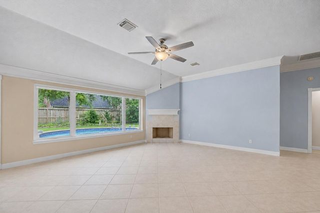 911 Lake Country Drive, Seabrook, TX 77586