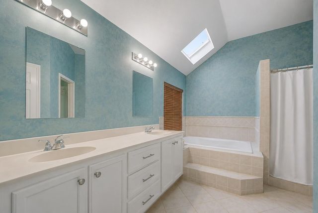 911 Lake Country Drive, Seabrook, TX 77586