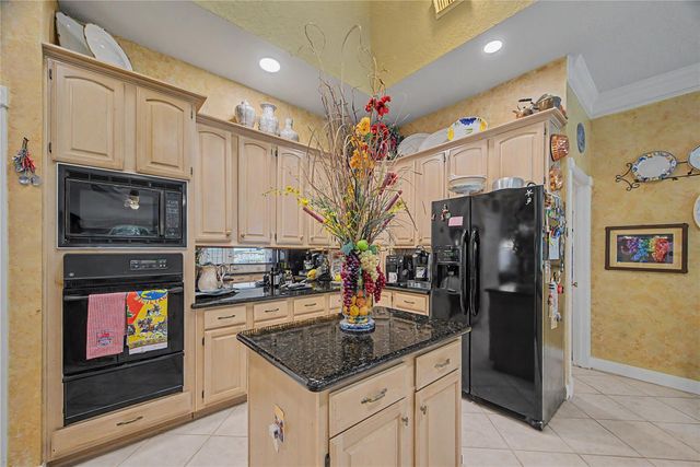 911 Lake Country Drive, Seabrook, TX 77586
