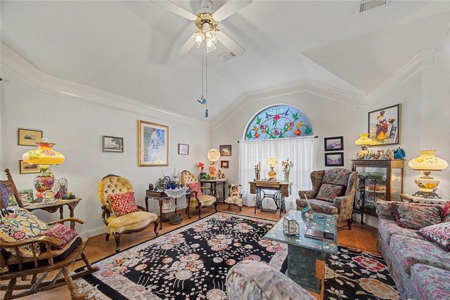 911 Lake Country Drive, Seabrook, TX 77586