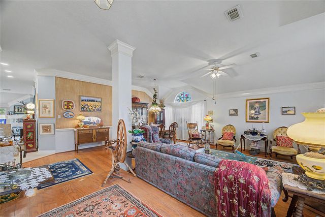 911 Lake Country Drive, Seabrook, TX 77586