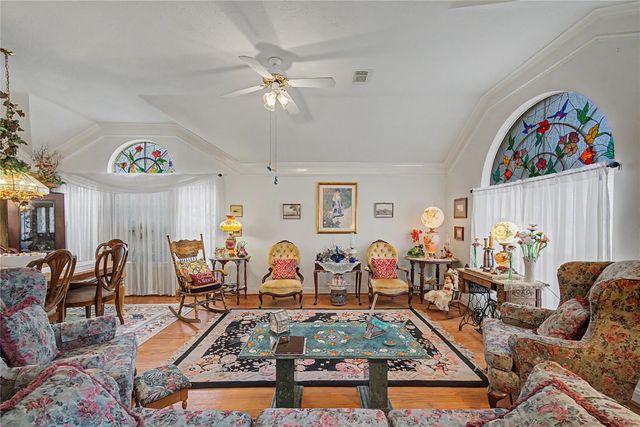 911 Lake Country Drive, Seabrook, TX 77586