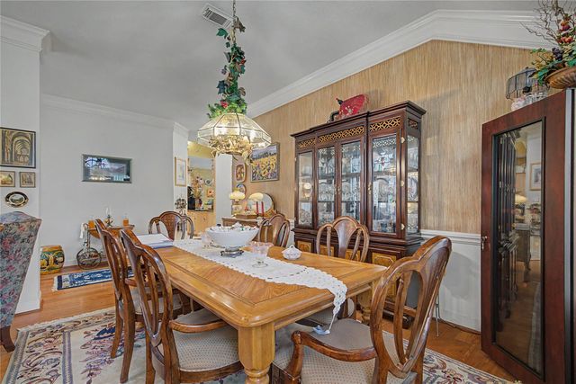 911 Lake Country Drive, Seabrook, TX 77586