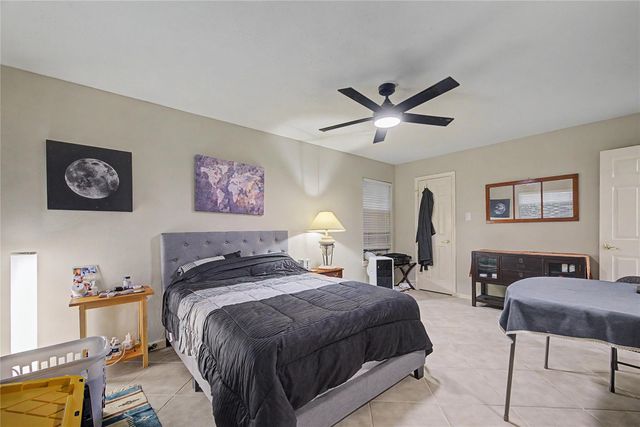 911 Lake Country Drive, Seabrook, TX 77586