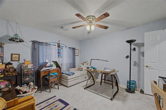 911 Lake Country Drive, Seabrook, TX 77586