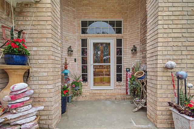 911 Lake Country Drive, Seabrook, TX 77586