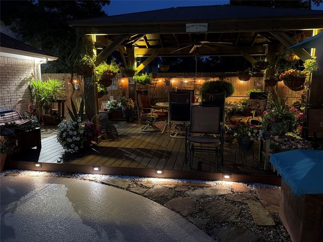 911 Lake Country Drive, Seabrook, TX 77586