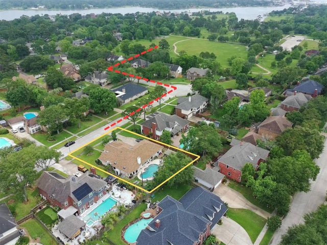 911 Lake Country Drive, Seabrook, TX 77586