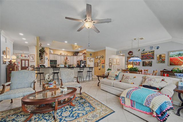 911 Lake Country Drive, Seabrook, TX 77586