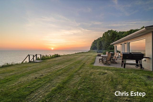 3787 N Scenic Drive, Muskegon, MI 49445